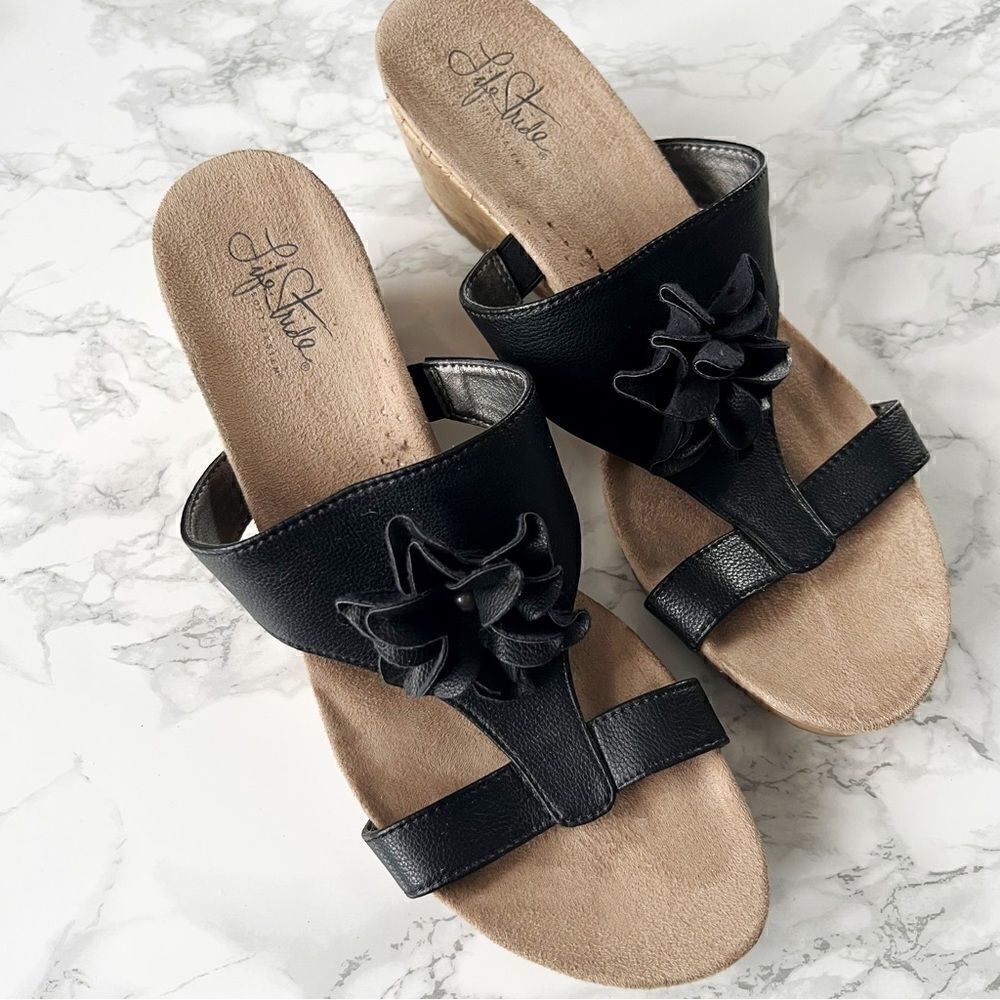 Life Stride notice flower wedge sandals